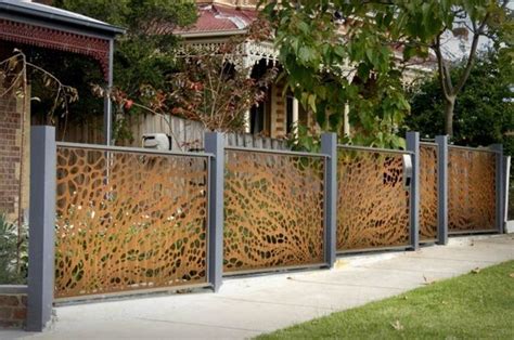 Stainless Steel Fence For A Chic Exterior Design! - Decor10 Blog | Garden fencing, Garden fence ...