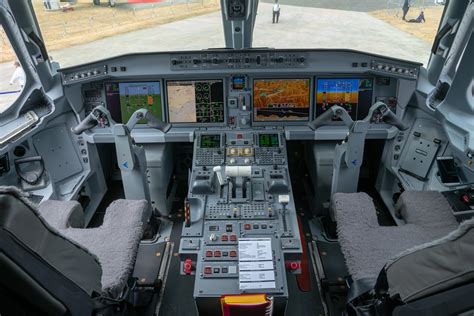 Embraer E190-E2 cockpit | Joeri Veenhuizen | Flickr