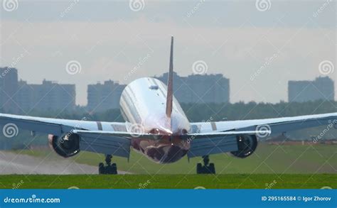 Airplane Landing and Touching Down Stock Footage - Video of plane, gear: 295165584