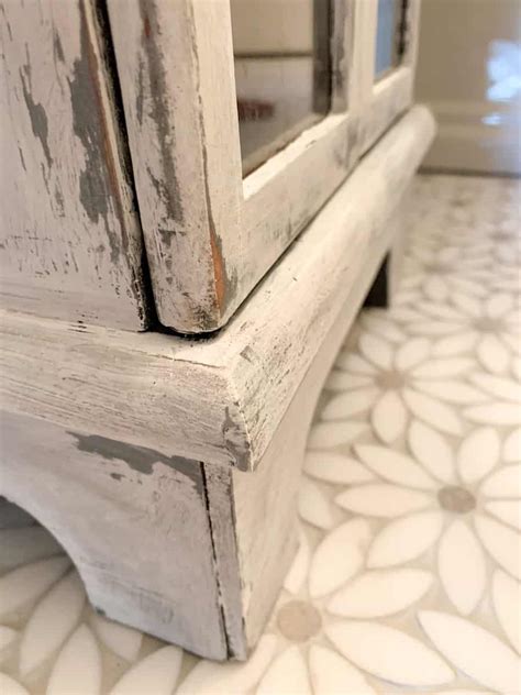 How to Distress Furniture with Vaseline: Easy Antique Paint Finish - Single Girl's DIY