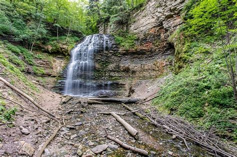 10+ Beautiful Hamilton Waterfalls To Explore (+ Our Experience)