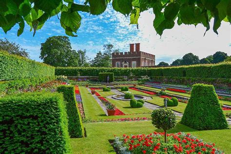 11 of the Best U.K. Royal Gardens