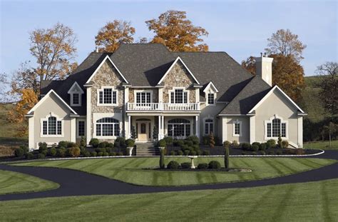 Luxurious American House with Well-Manicured Lawn