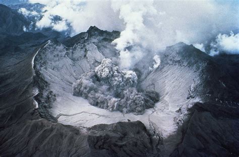 39 years ago: Mount St. Helens woke up and blew her top