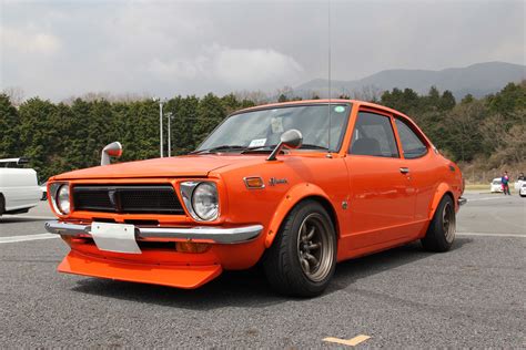 TE27 Corolla Sprinter on requisite RS Watanabes poses at Fuji | Retro ...