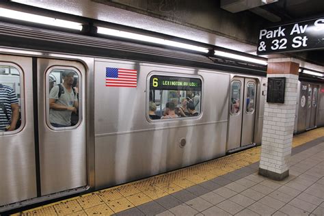 18-Year-Old Fatally Stabbed on Northbound 'D' Train in NYC