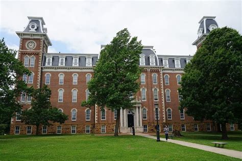 University of Arkansas Packing & Move-In Checklist - Campus Arrival