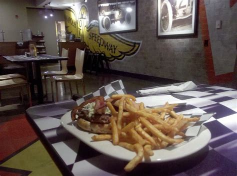 INDY 500 GRILL AT INDIANAPOLIS INTERNATIONAL AIRPORT - Restaurant Reviews, Photos & Phone Number ...