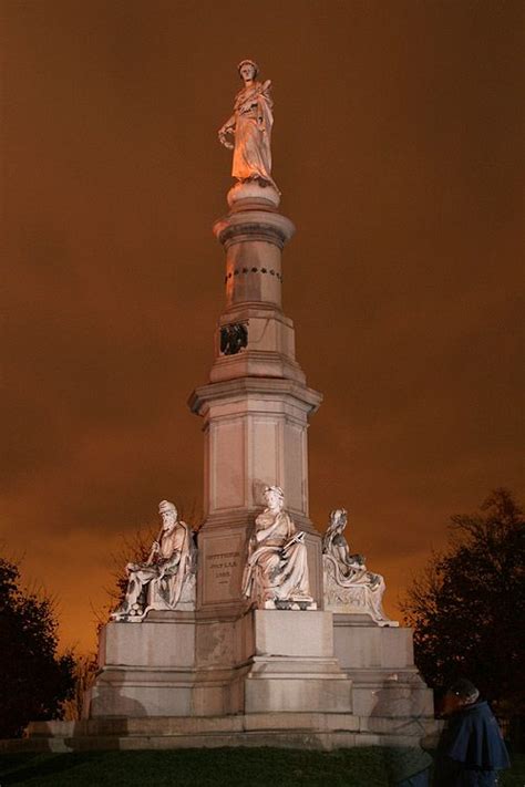 The Soldiers' National Monument in the Gettysburg National Cemetery in ...