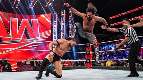 Seth Rollins attacked by fan who wasn't part of the show during WWE Raw ...