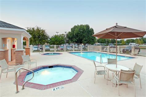 The Top Hotels Near Dallas Airport to Bookend Your Trip