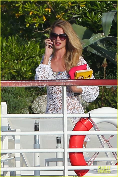 Rosie Huntington-Whiteley & Jason Statham: 'Viva la Madness' Bikini Reading!: Photo 2890065 ...