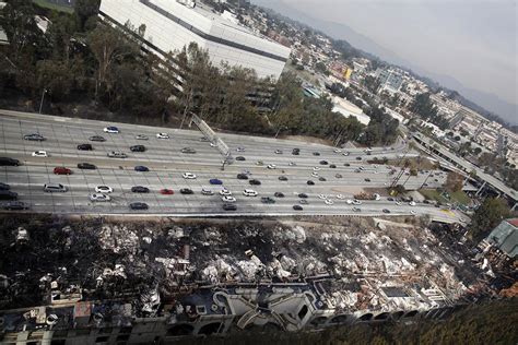 'Tower of fire' destroys L.A. apartment complex under construction - Los Angeles Times