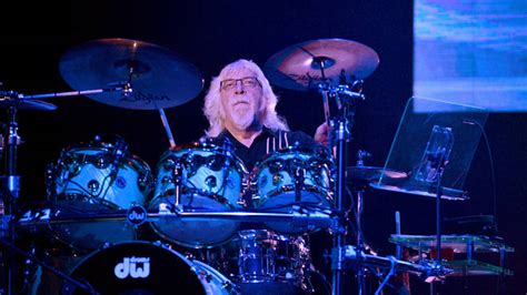 Moody Blues drummer and co-founder Graeme Edge has died, aged 80 - Gold