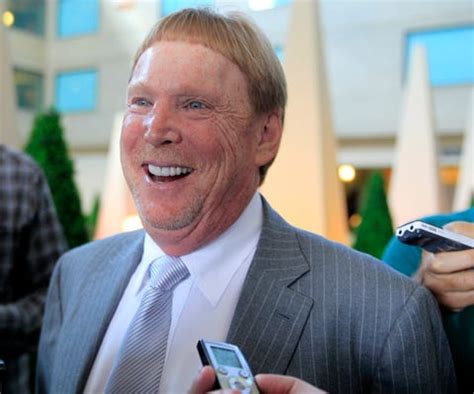 Raiders owner Mark Davis drives a minivan and travels 400 miles for a ...