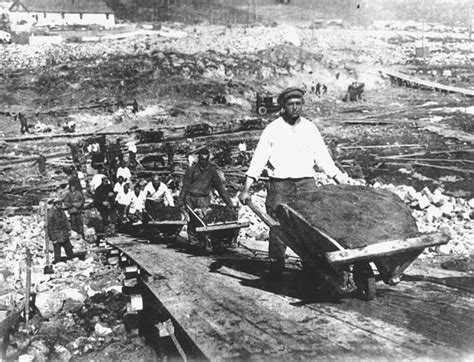 Gulag: Soviet Forced Labor Camps and the Struggle for Freedom
