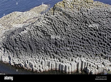 Coastal hexagonal basalt rock formations Staffa Stock Photo - Alamy