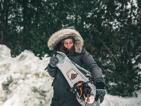 How to Dress for Snowshoeing - Important Info & Tips (2024)