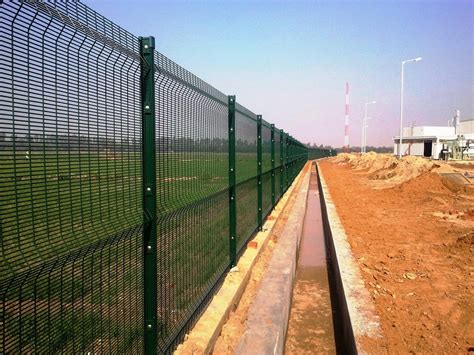 Green Iron Anti Climb Mesh Fence, Height: Upto 6 M, Mesh Size: 76.2 X ...