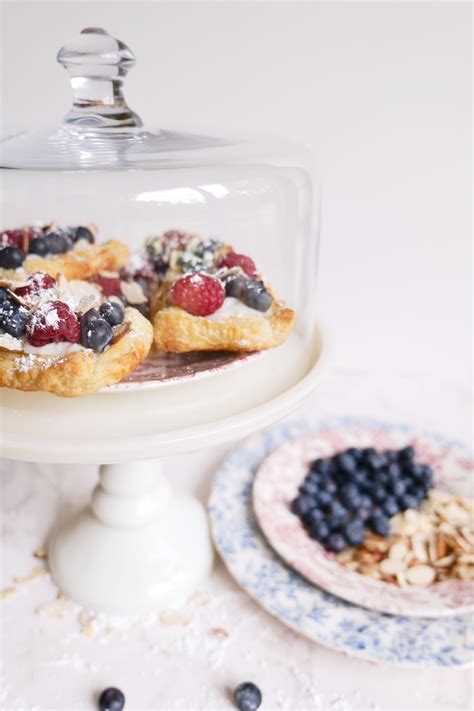 An Irresistible Treat: The Delicious Berry Custard Puff Pastry Tart ...