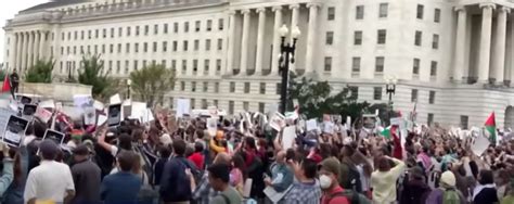 Pro-Palestine Protest Turns Violent Outside Democrat Headquarters - The Red Onlooker