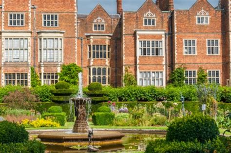 Hatfield House - History, Travel, and accommodation information