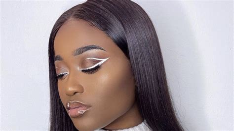 6 White Eyeliner Looks That You Have To Try This Winter