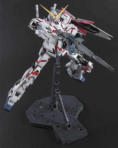 Unicorn Gundam Master Grade Model Kit 1/100 Scale | Mobile Suit Gundam ...