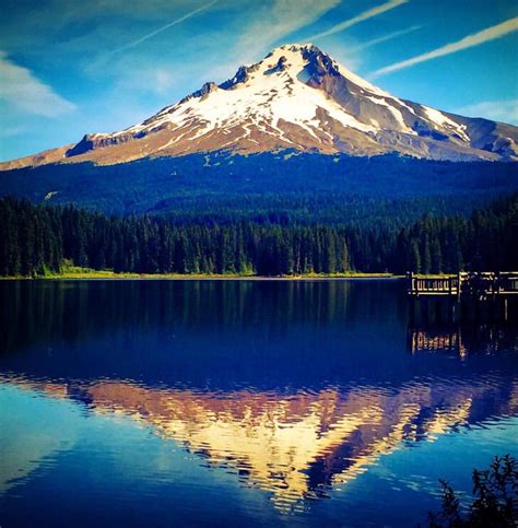 Trillium Lake. Photo by Instagrammer @flipnickels Trillium Lake, Largest Waterfall, Alpine Lake ...