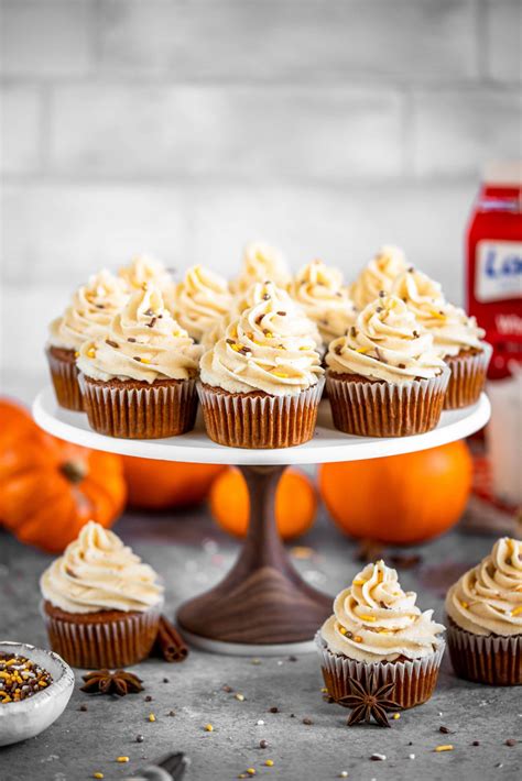 Pumpkin Spice Cupcakes with Maple Brown Butter Buttercream Frosting ...