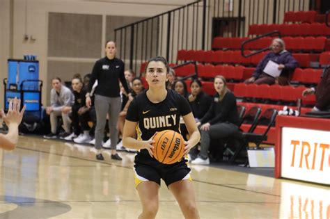 Five Hawks Reach Double Figures in GLVC Win - Quincy University Athletics