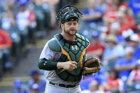 Oakland A's catcher Stephen Vogt has elbow surgery, will recover in 4 to 6 weeks