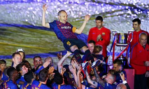 Andres Iniesta left in tears during Barcelona farewell | Daily Mail Online