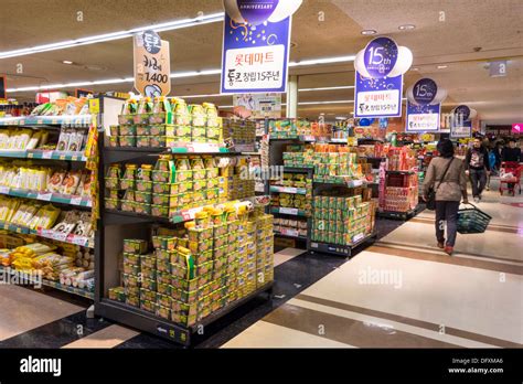 Interior of Lotte Mart Supermarket in Gangnam District, Seoul, Korea Stock Photo: 61437662 - Alamy