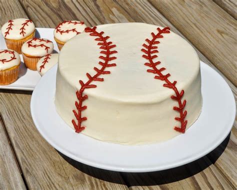 Beki Cook's Cake Blog: Easy Baseball Cake