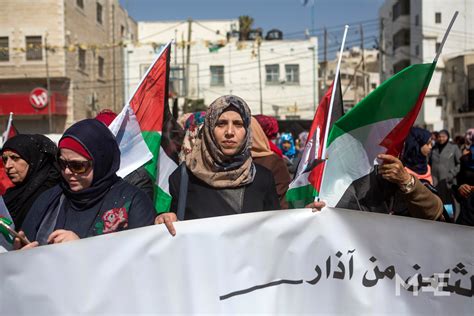 Hundreds of Palestinian women march on Qalandia to protest Israeli ...