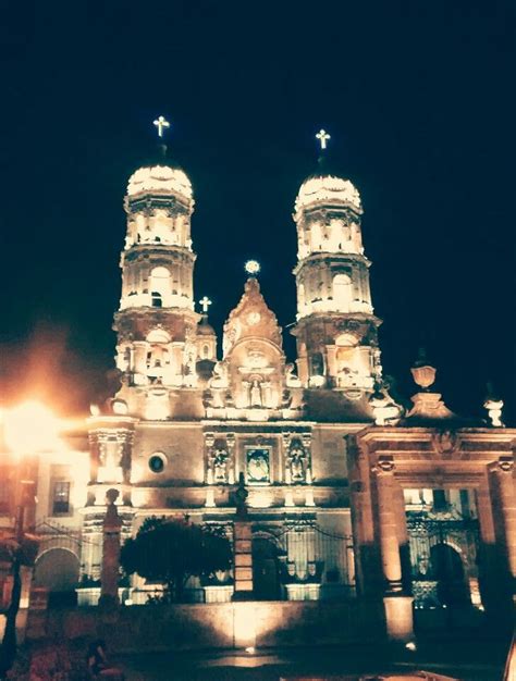 Zapopan , Jalisco de noche | Landmarks, Mexico, Taj mahal