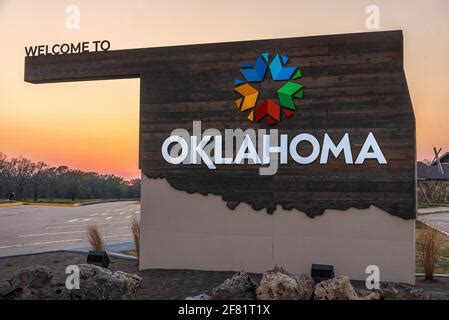 A State of Oklahoma welcome sign along the historic route 66 in the State of Oklahoma, USA Stock ...