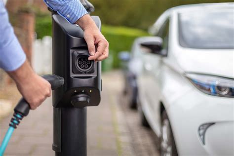 London’s first public lamppost electric vehicle charging points are ...