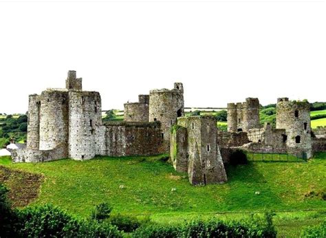 Kidwelly Castle (Wales) Castle Mansion, Castle Ruins, Mosques, Cathedrals, Welsh Castles ...