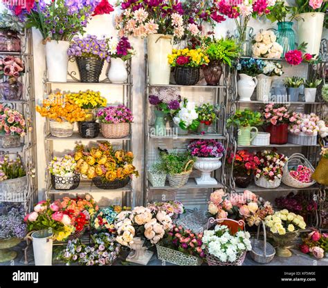 Flower shop, bouquets on shelf, florist business Stock Photo - Alamy