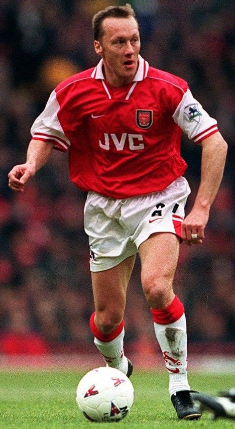 Lee Dixon , a defender who made 619 appearances for Arsenal between 1988 and 2002 http://www ...