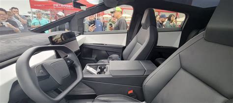 Tesla chief designer takes Cybertruck to car meet, more details revealed - CWIK