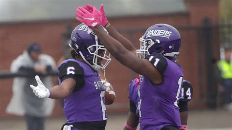 Mount Union Purple Raiders triumph over the Capital Comets in a ...