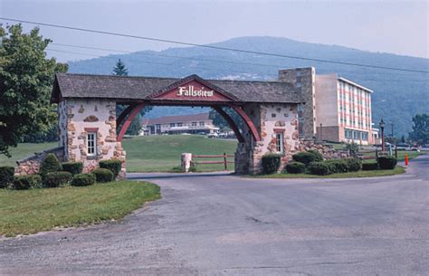 Dead Motels USA : Fallsview Hotel, Ellenville, New York, 1970s....