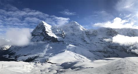 In Wengen for the Lauberhorn race this weekend. Couldn’t ask for any better weather! : r/skiing