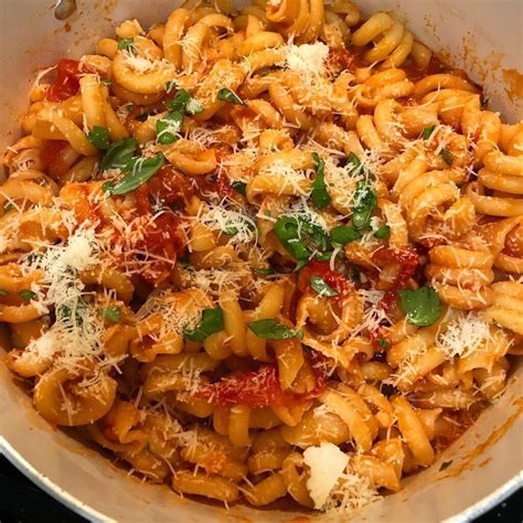 Trottole Pasta with Tomato Sauce - zezzacooks.com