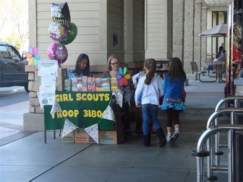 Six Girls' Mom: Our Girl Scout Cookie Booth