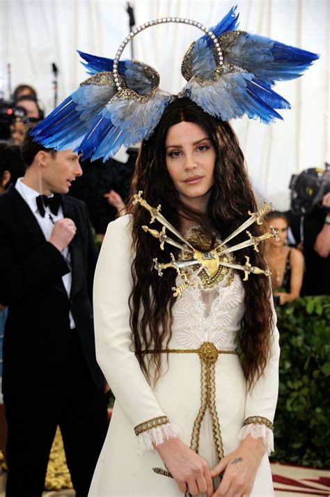 Lana Del Rey's winged crown in 2020 | Met gala looks, Met gala outfits ...