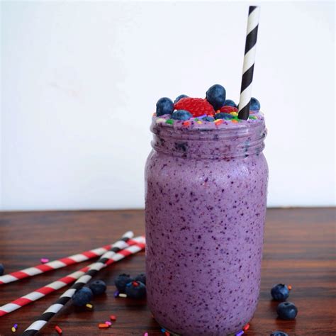 Very Berry Acai Smoothie - Sincerely Katerina